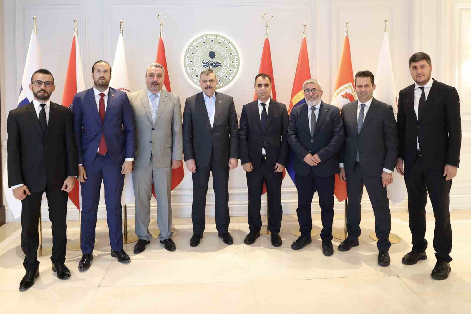 Bakan &Ccedil;ift&ccedil;i, T&uuml;rkiye Haber Kameramanları Derneği Başkanı Akın&rsquo;ı kabul etti