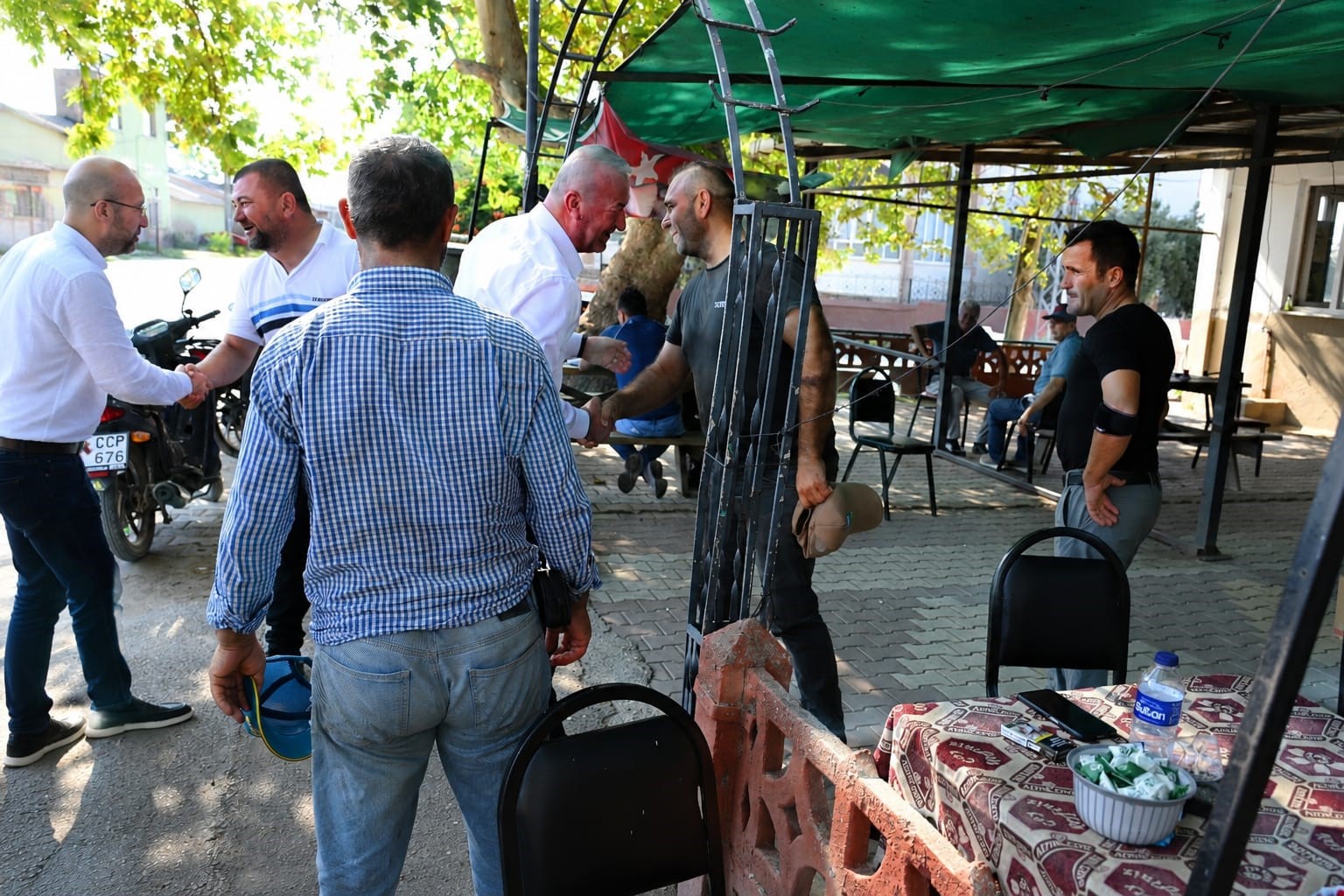 Karacabey Belediyesi kırsaldaki arazi yollarını düzenleniyor