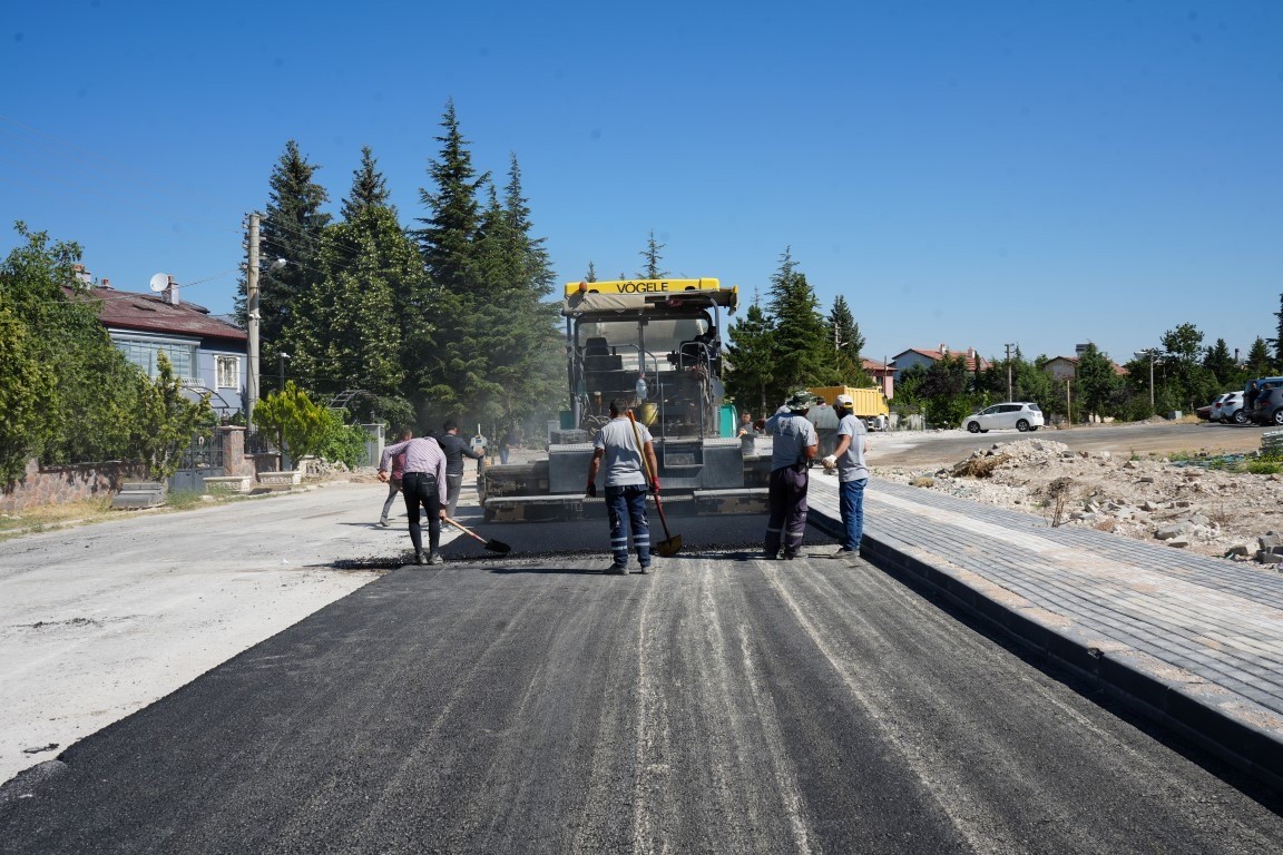Niğde’de altyapısı tamamlanan bölgelerde asfalt çalışmaları sürüyor