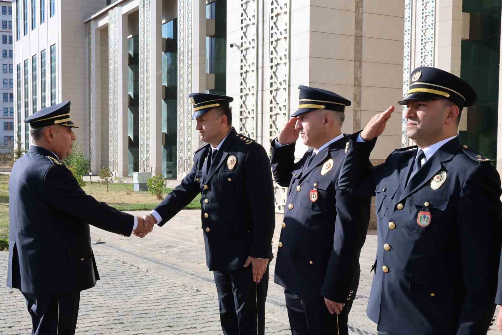 Erzurum Emniyet M&uuml;d&uuml;r&uuml; Mahmut Ay g&ouml;reve başladı