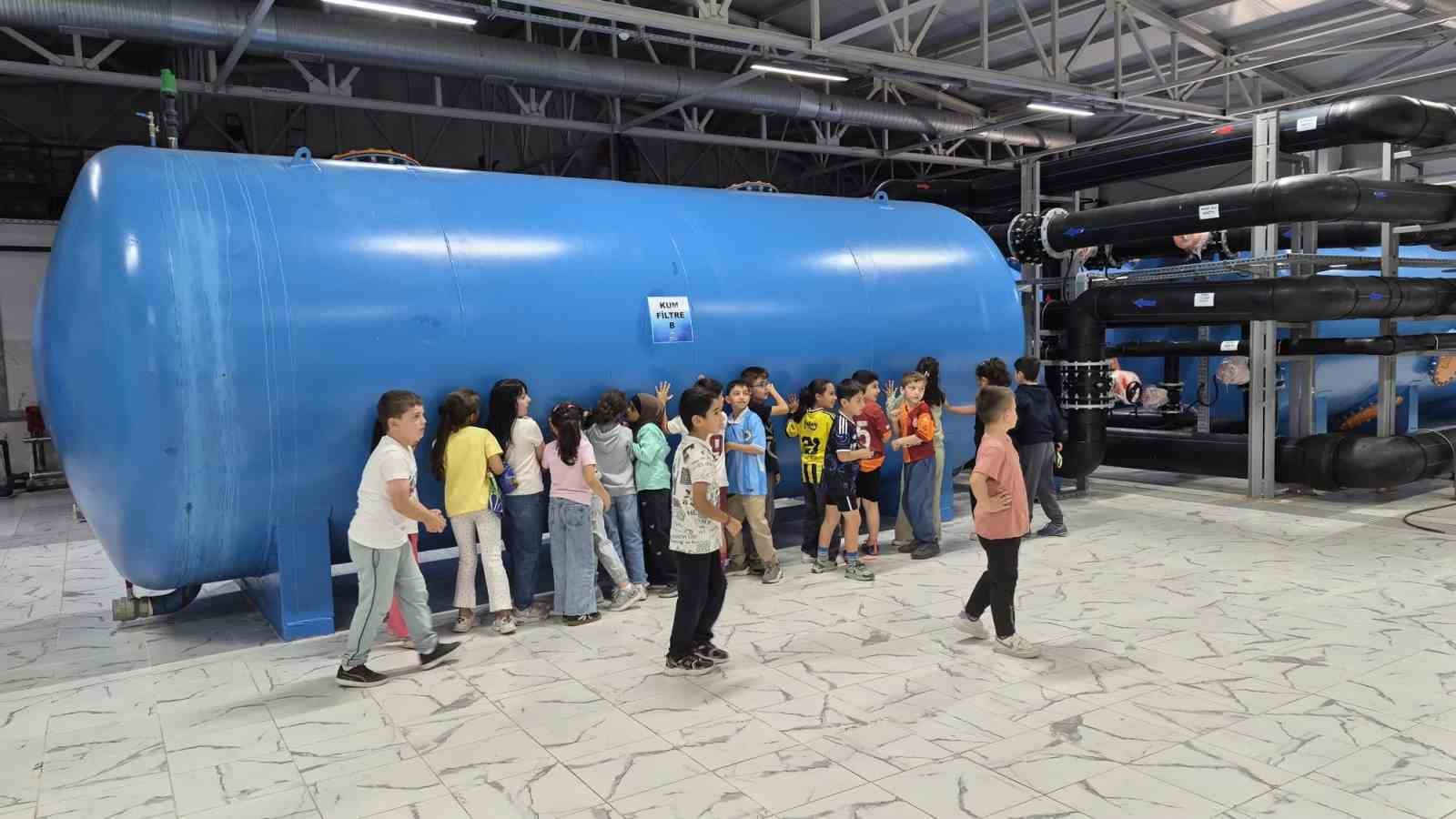 İlkokulu &ouml;ğrencileri Oltu i&ccedil;me suyu arıtma tesisini inceledi