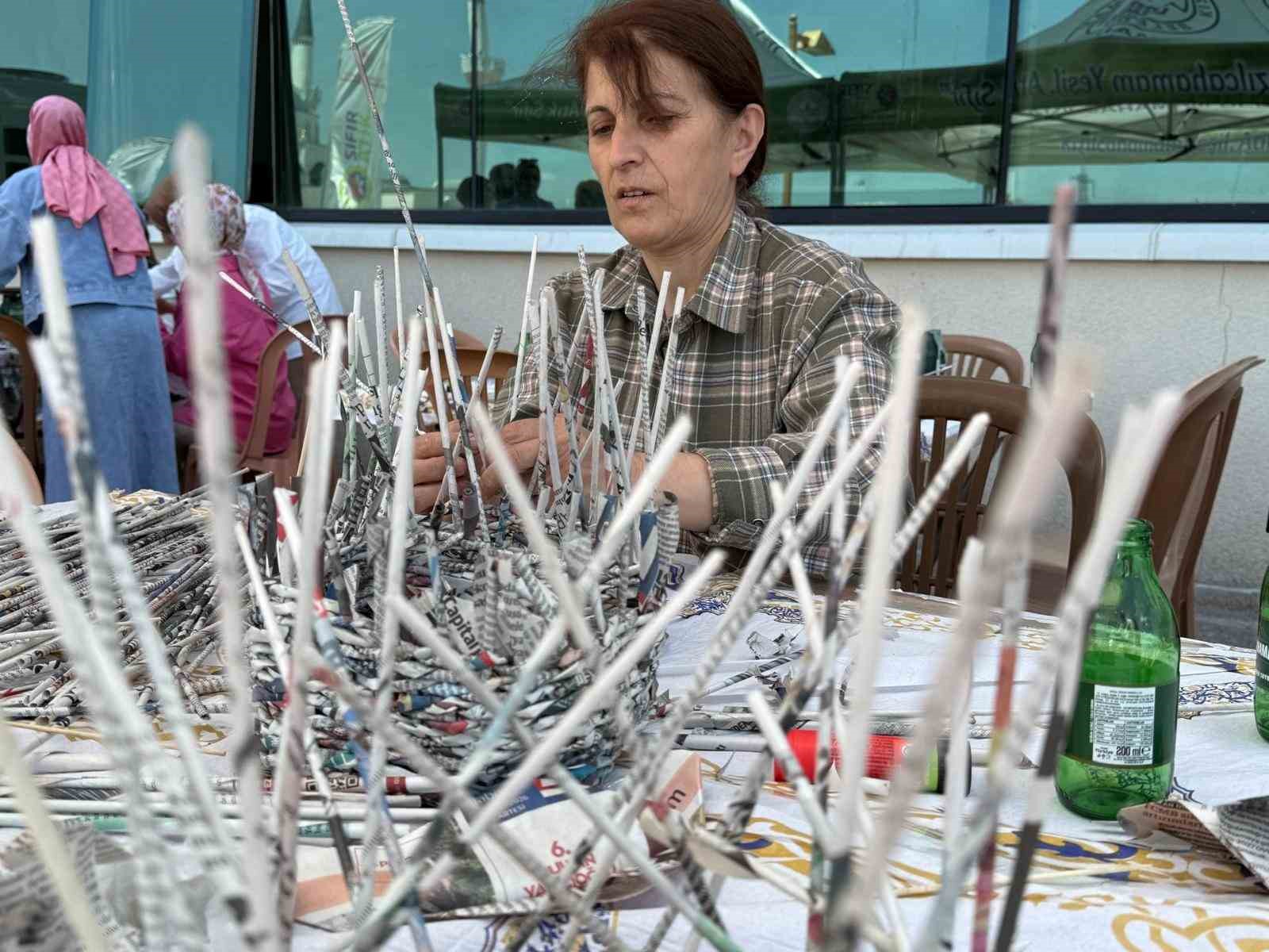 Atık kağıtlar ile sanatsal farkındalık çalışması