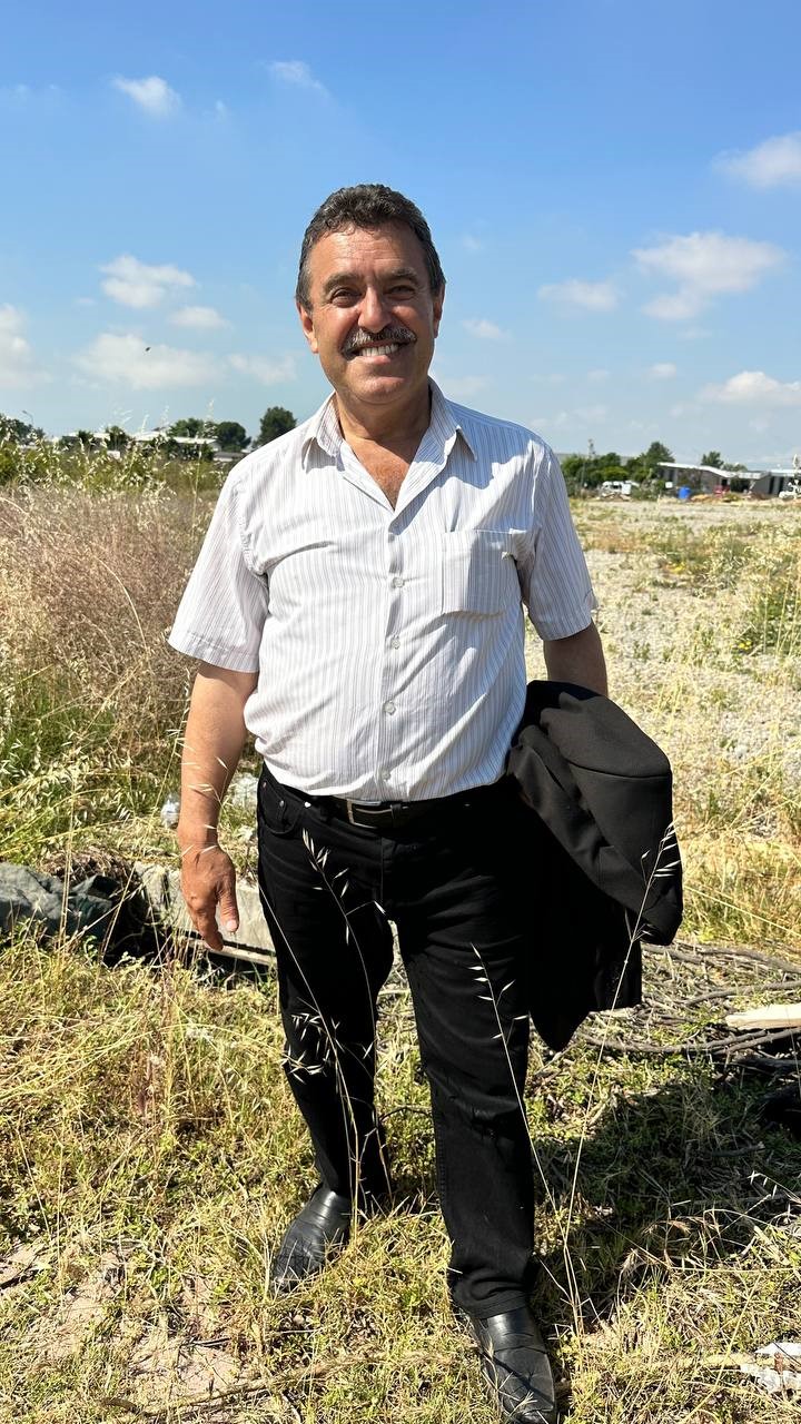Otlarken kanalizasyon çukuruna düşen oğlak, çıkardığı sesle kurtuldu