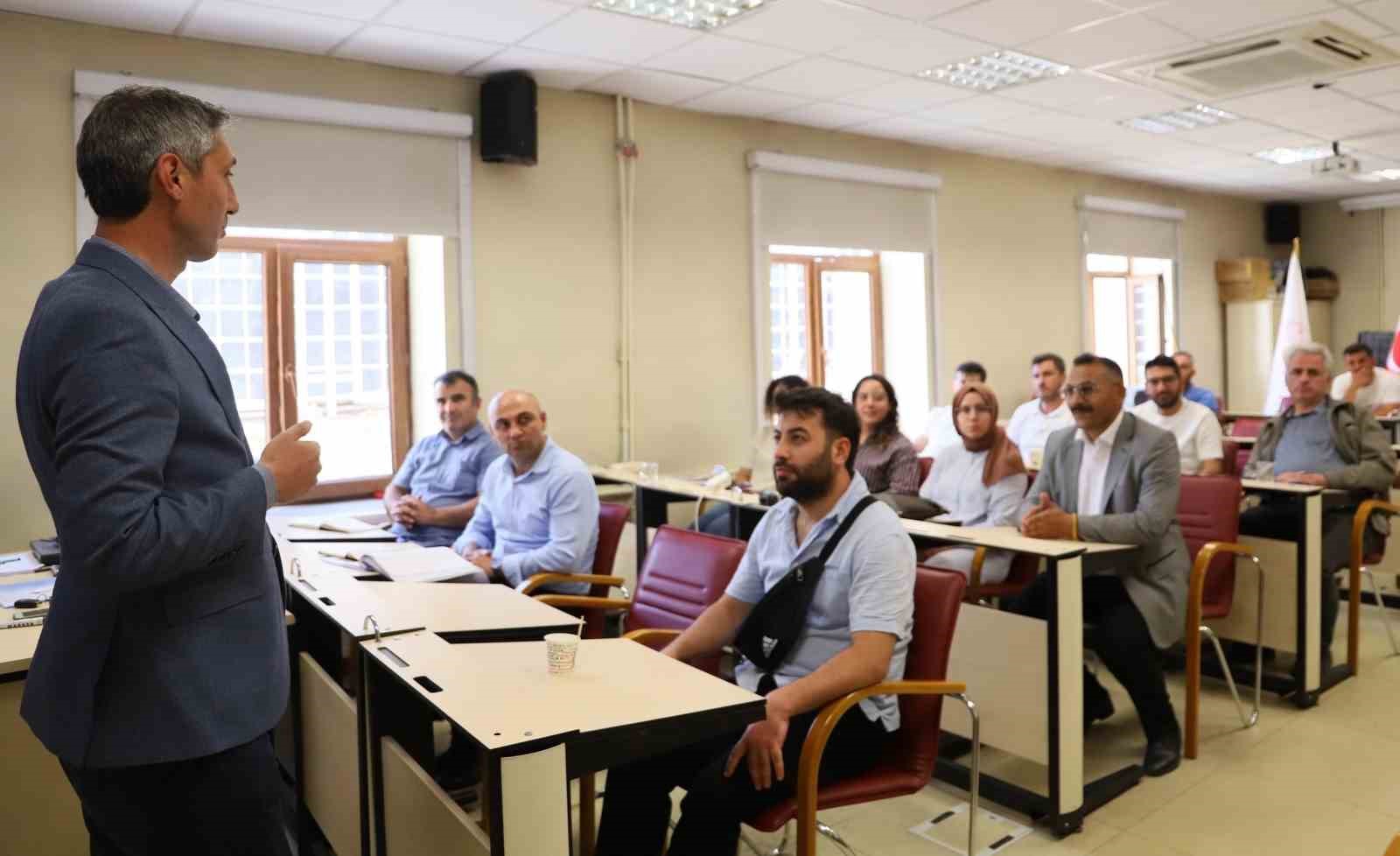Bayburt’ta ’Eğitim Kurumları Yönetici Yetiştirme Sertifika Programı’ başladı