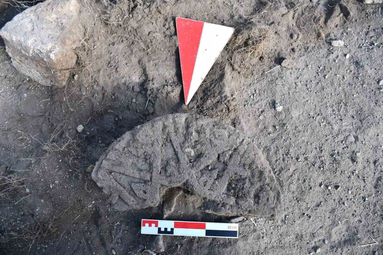 Ani Ören Yeri’nde "Hz. Muhammed" isminin 6 kez yer aldığı Selçuklu taşı Ahlat’ta sergilenecek