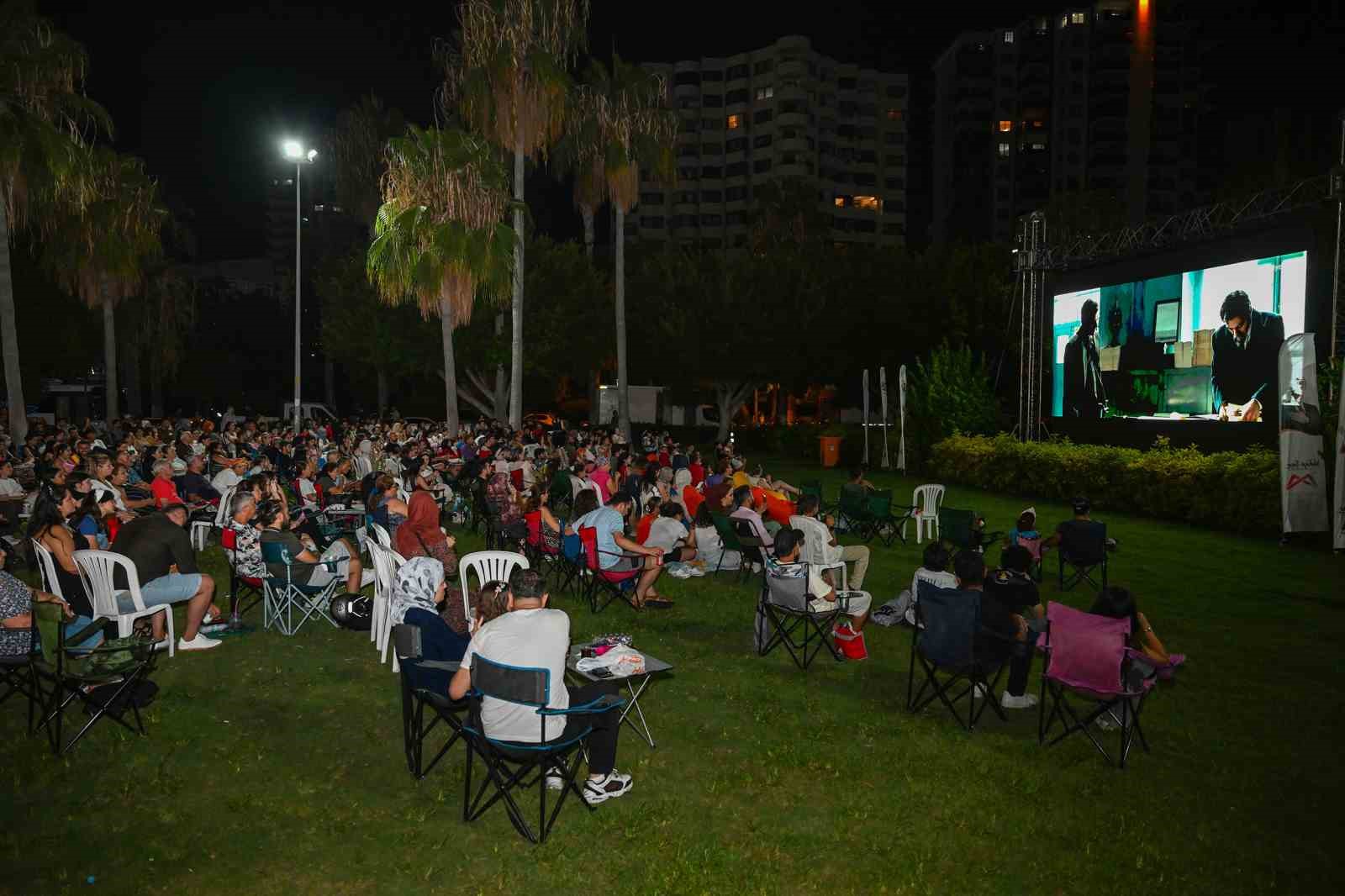 Mersin’de açık havada sinema keyfi