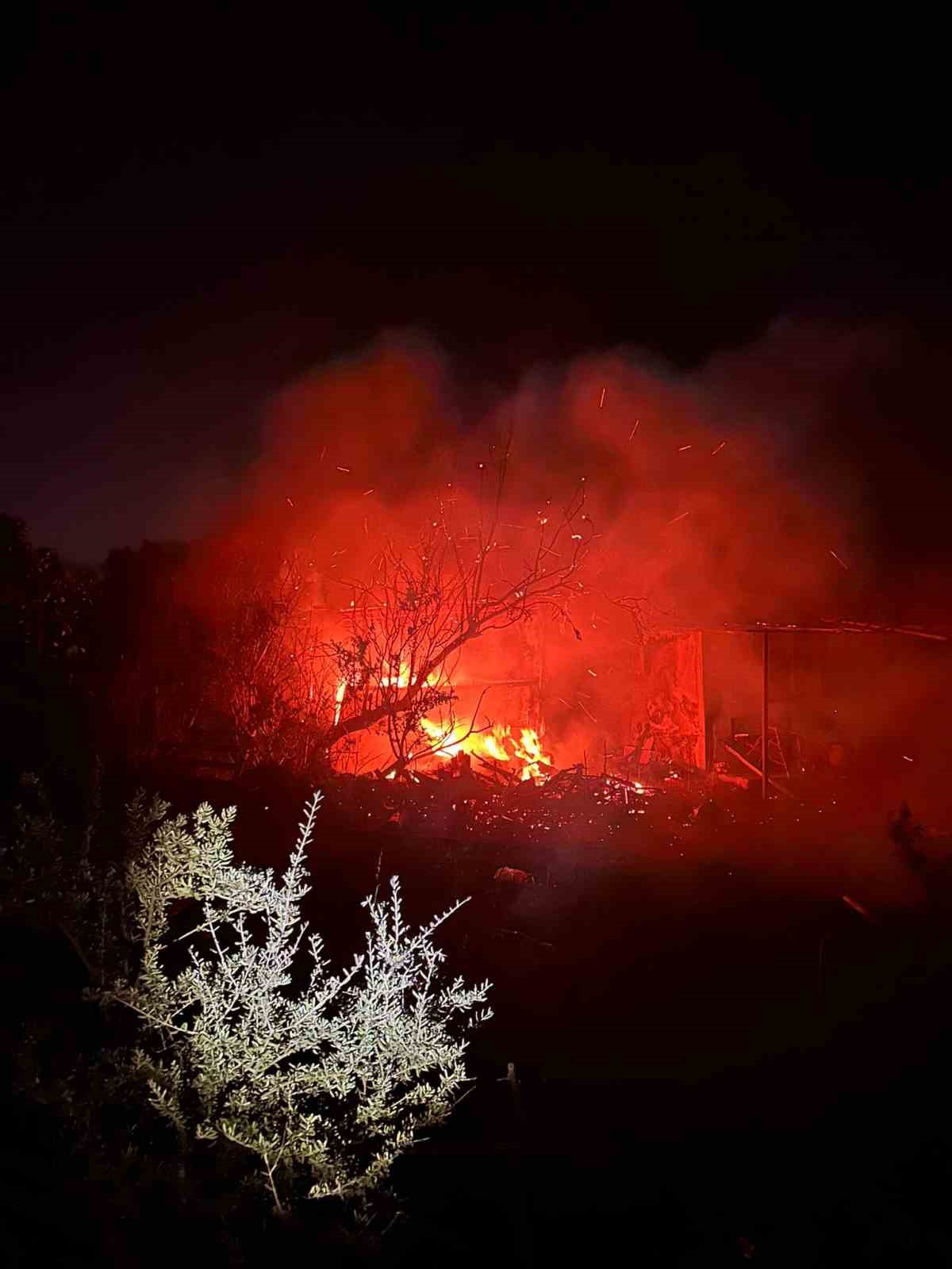 S&ouml;ke&rsquo;de depo yangını paniğe neden oldu