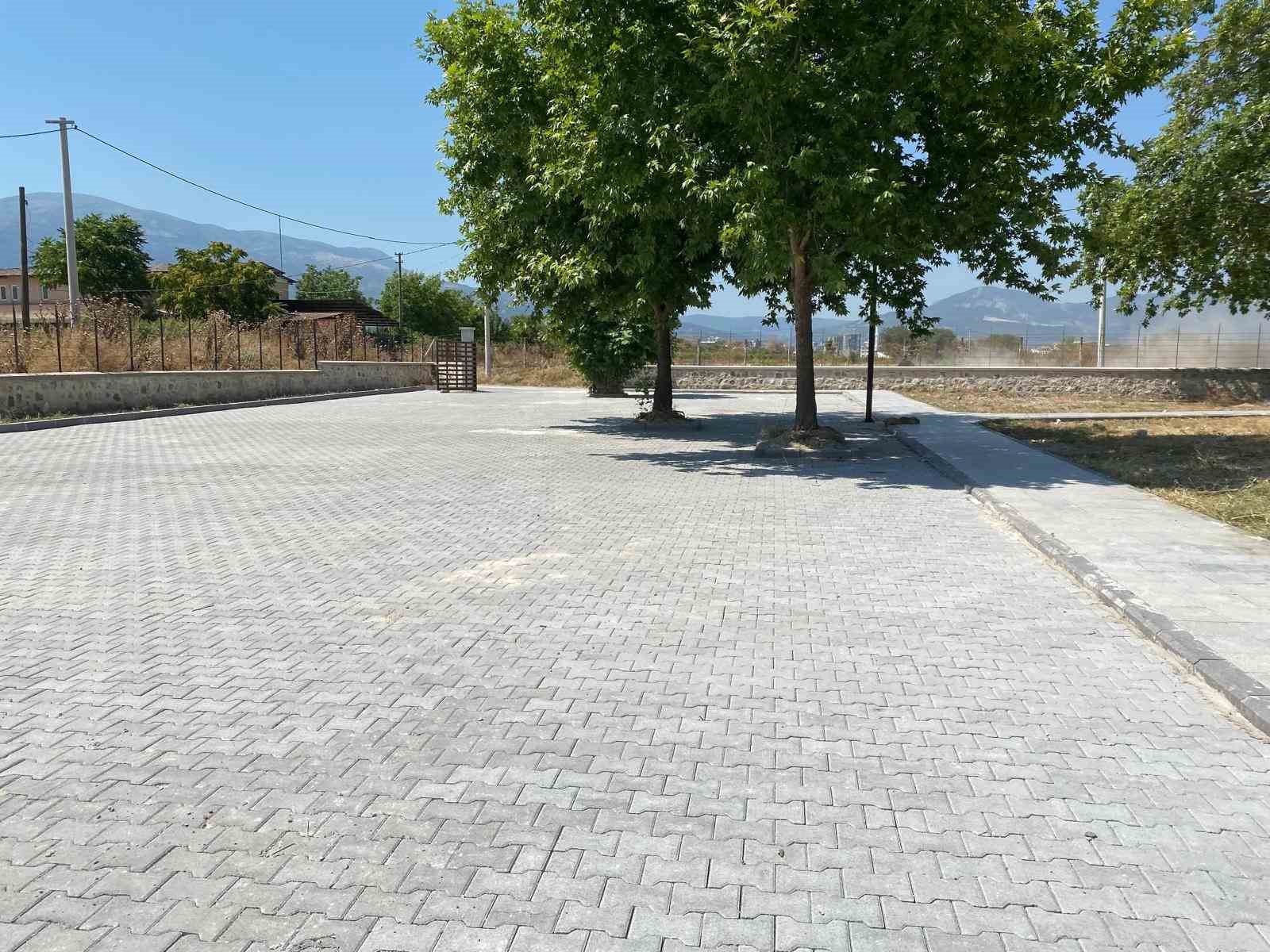 Manisa Büyükşehir’den Karacaahmet Türbesi’nde hummalı temizlik