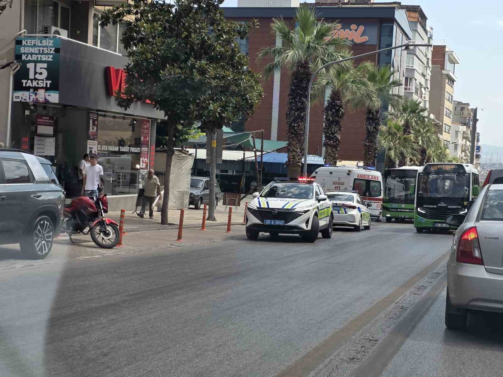 Bı&ccedil;aklı saldırgan su&ccedil; aletiyle birlikte teslim oldu