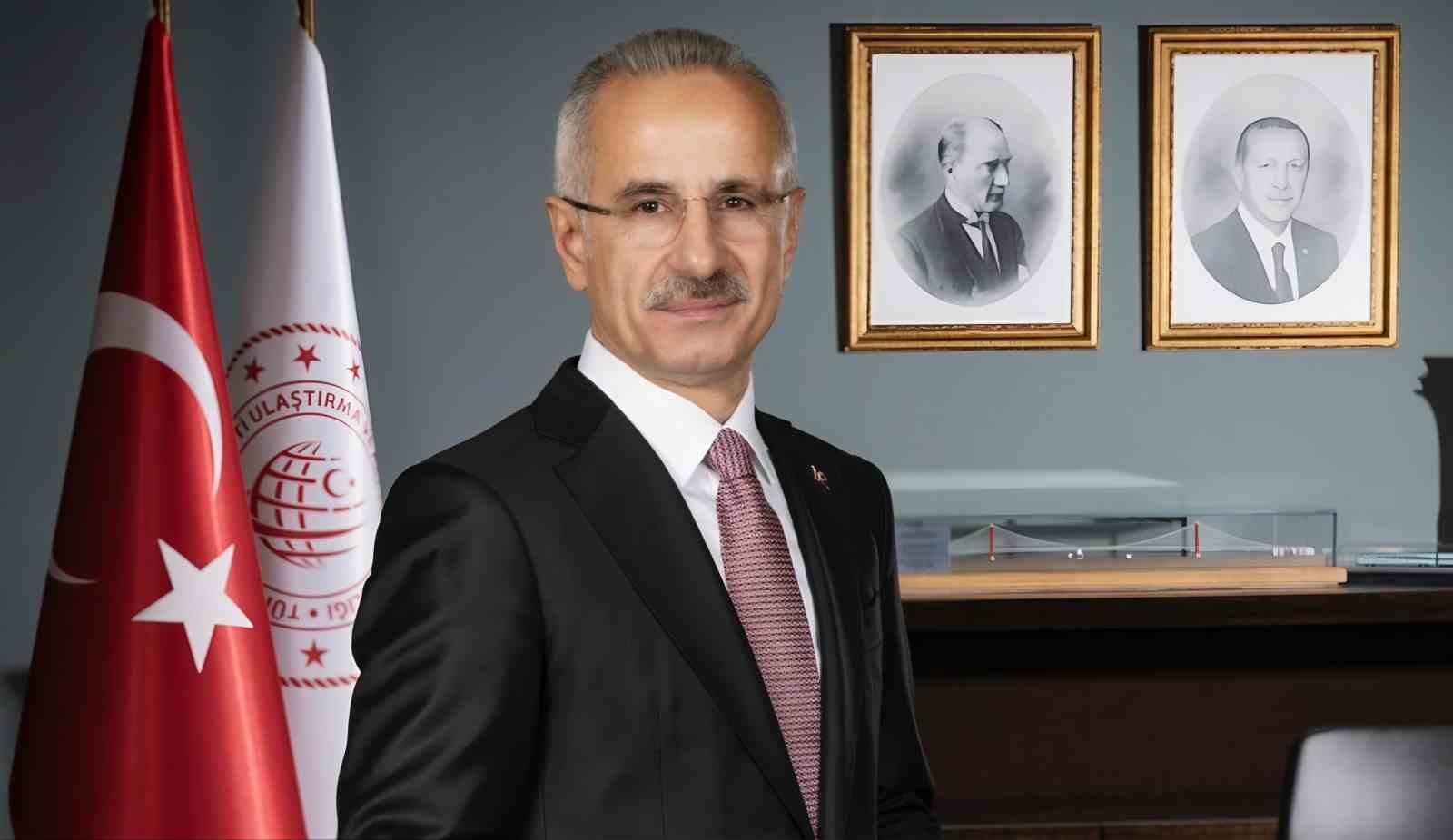 Bakan Uraloğlu: "Pertek K&ouml;pr&uuml;s&uuml; ile iki il arasında kesintisiz kara yolu bağlantısı tesis edeceğiz"