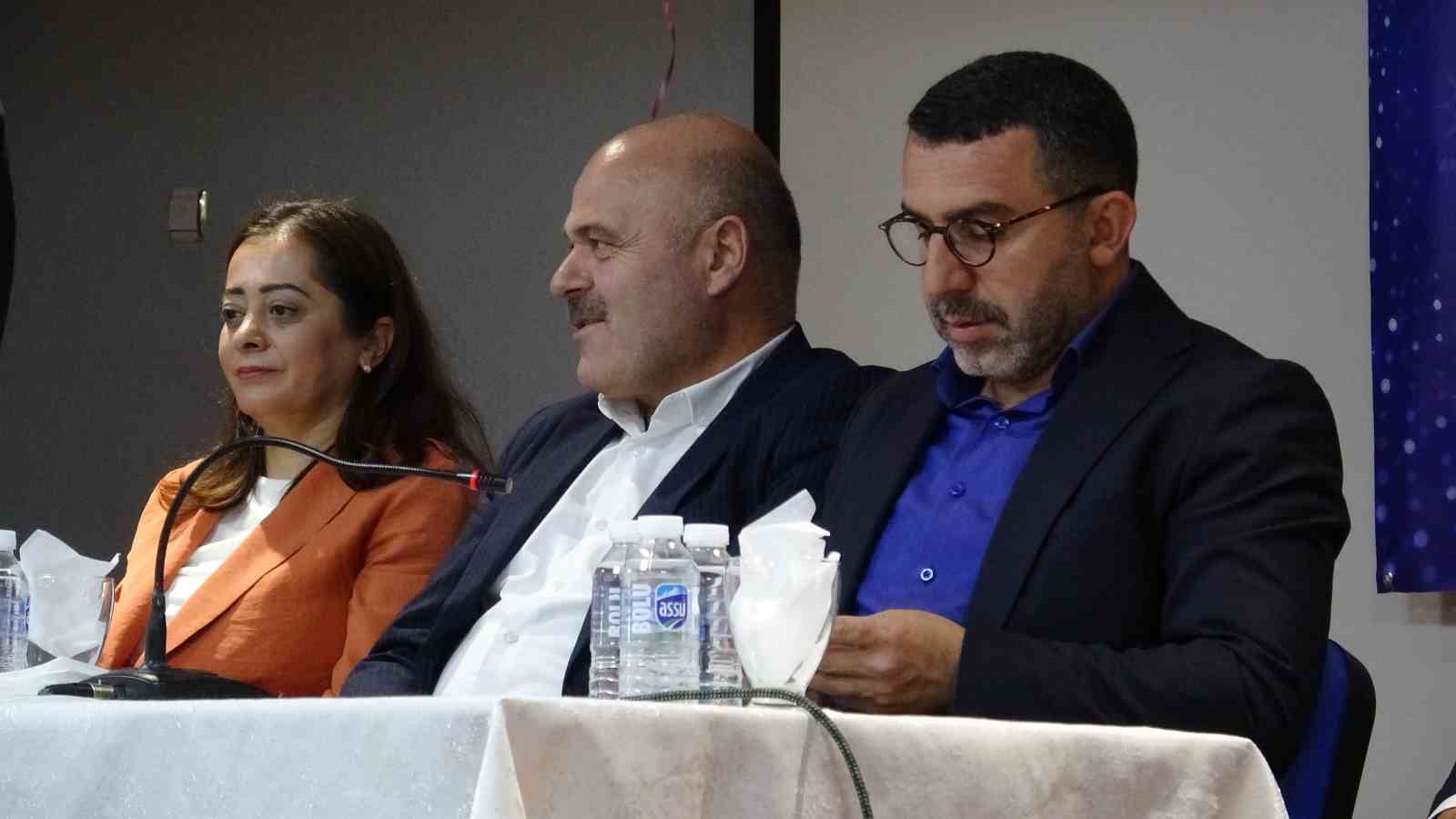AK Parti Susuz’da Danışma Meclisi coşkusu: İlçeye yapılan yatırımlar masaya yatırıldı