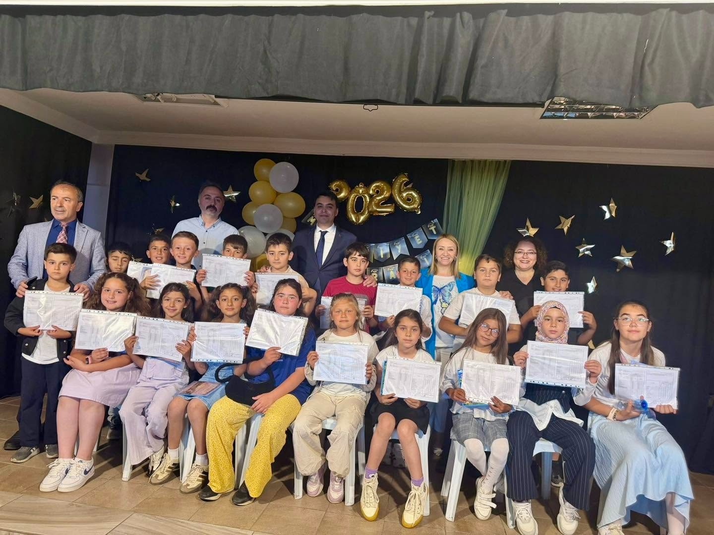 Pazaryeri&rsquo;nde 1048 &ouml;ğrenci yaz tatiline, 49 gen&ccedil; &uuml;niversite yolculuğuna uğurlandı