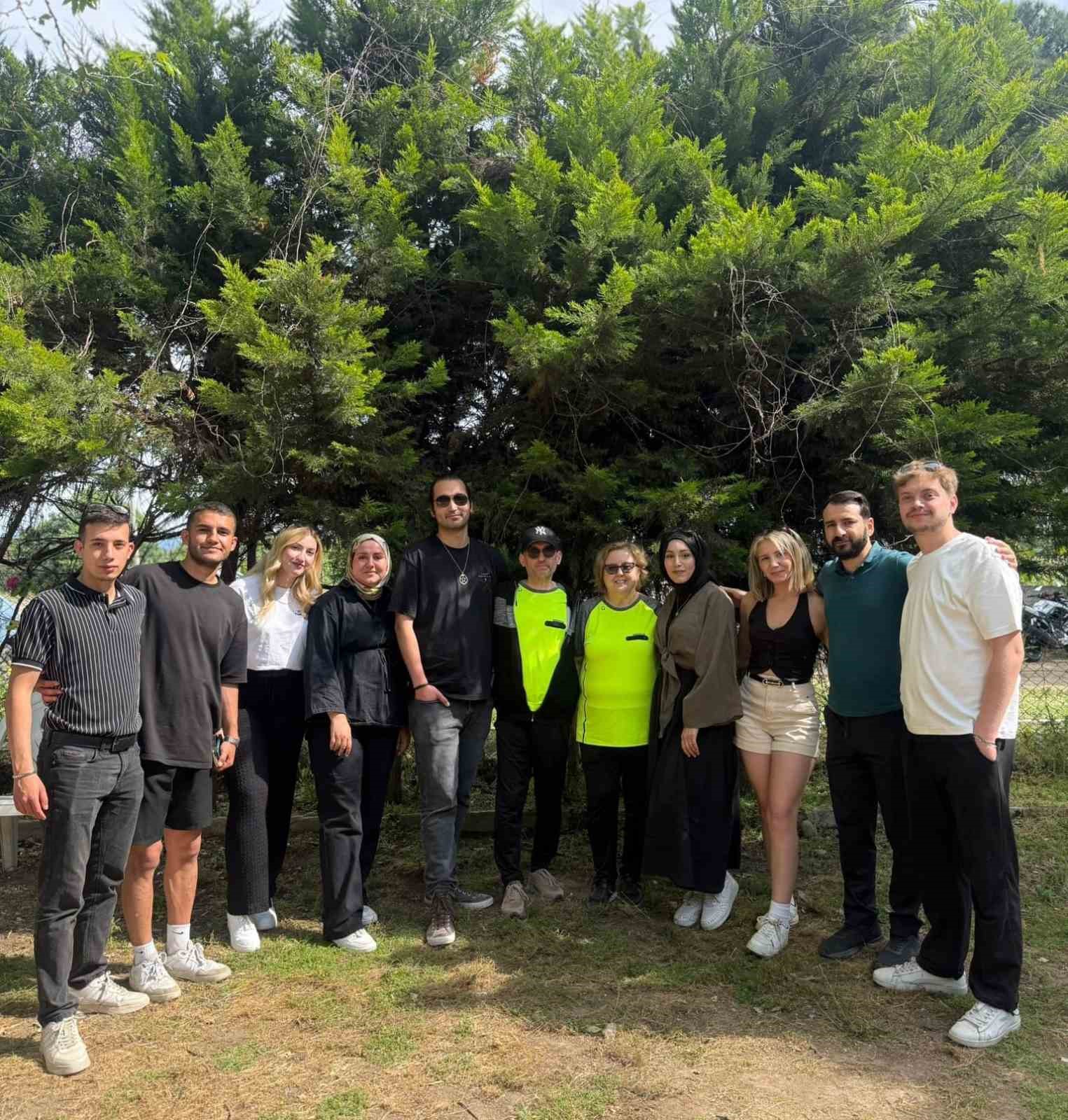 Burhaniye&rsquo;de yeni mezunlar piknikte buluştu