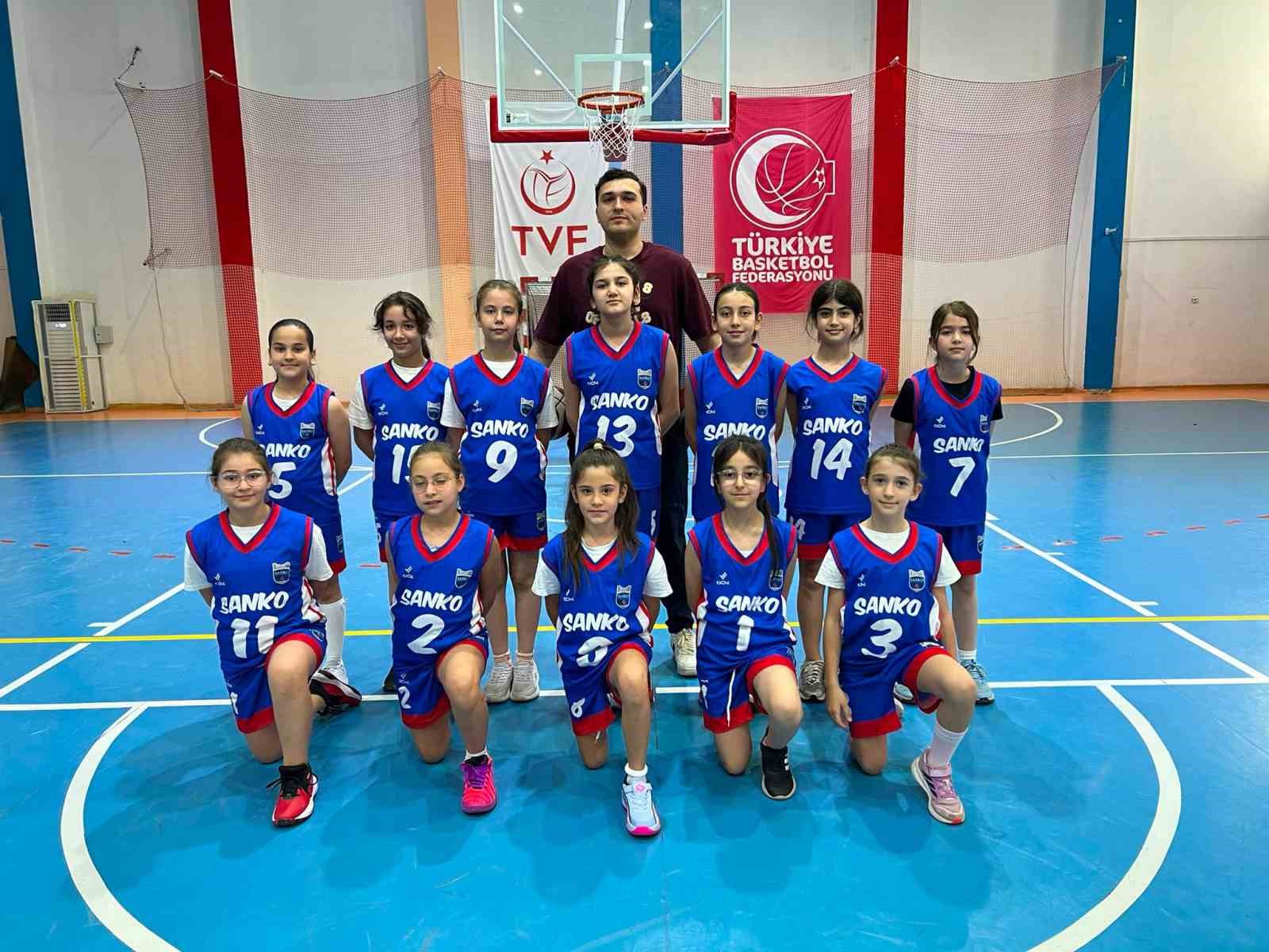 SANKO Okulları Minik Erkek Basketbol Takımı şampiyon oldu