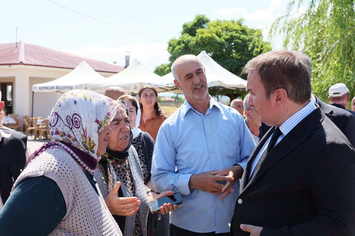 Vali Aydoğdu Cemal G&uuml;rsel Mahallesi&rsquo;nde vatandaşların taleplerini dinledi