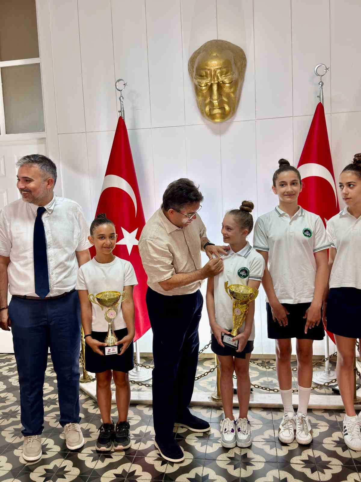 Kaymakam Kaya, Marmaris’in şampiyon jimnastikçilerini ağırladı