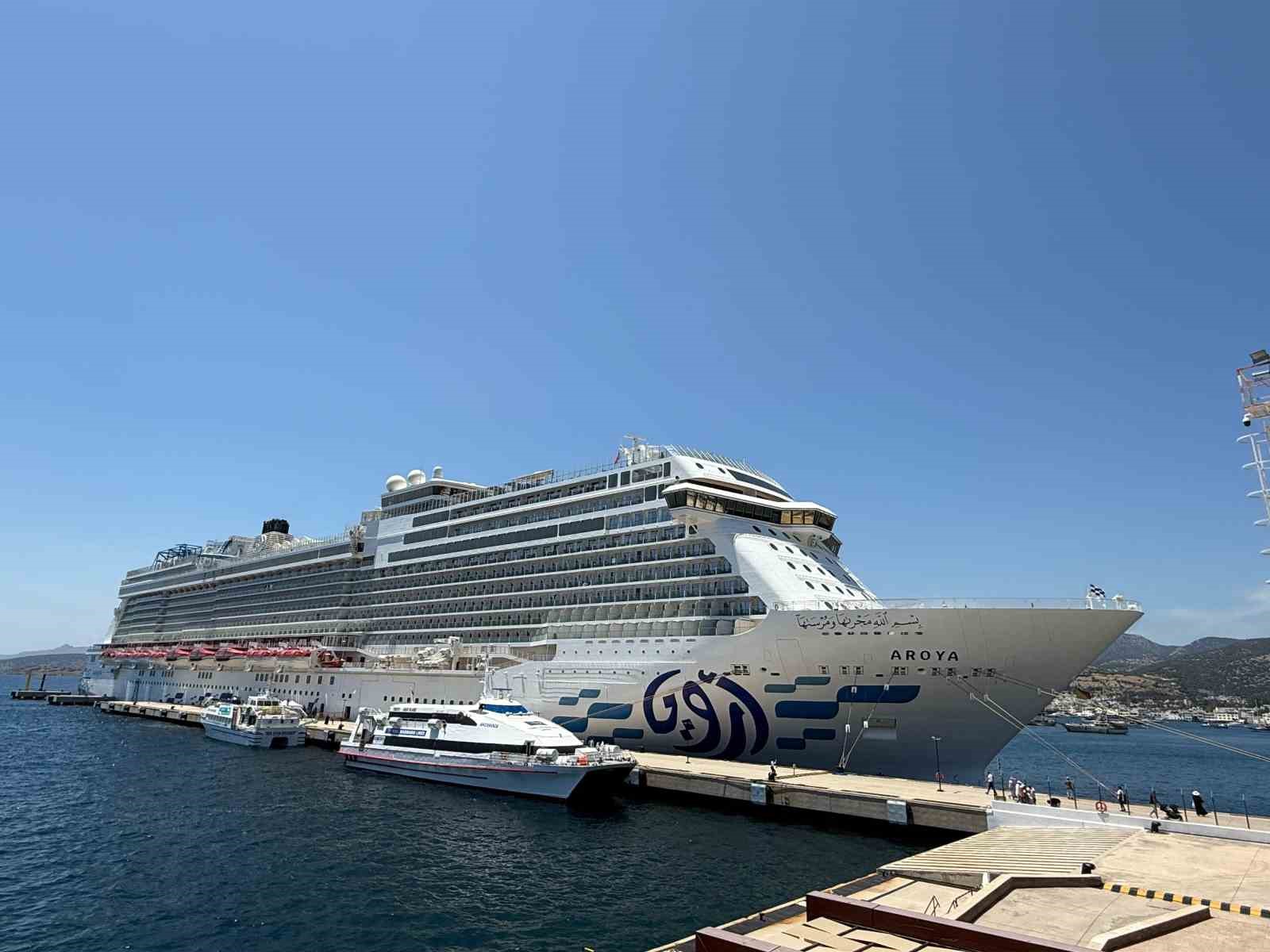 Bodrum&rsquo;a 2 bin 124 yolcuyla geldi