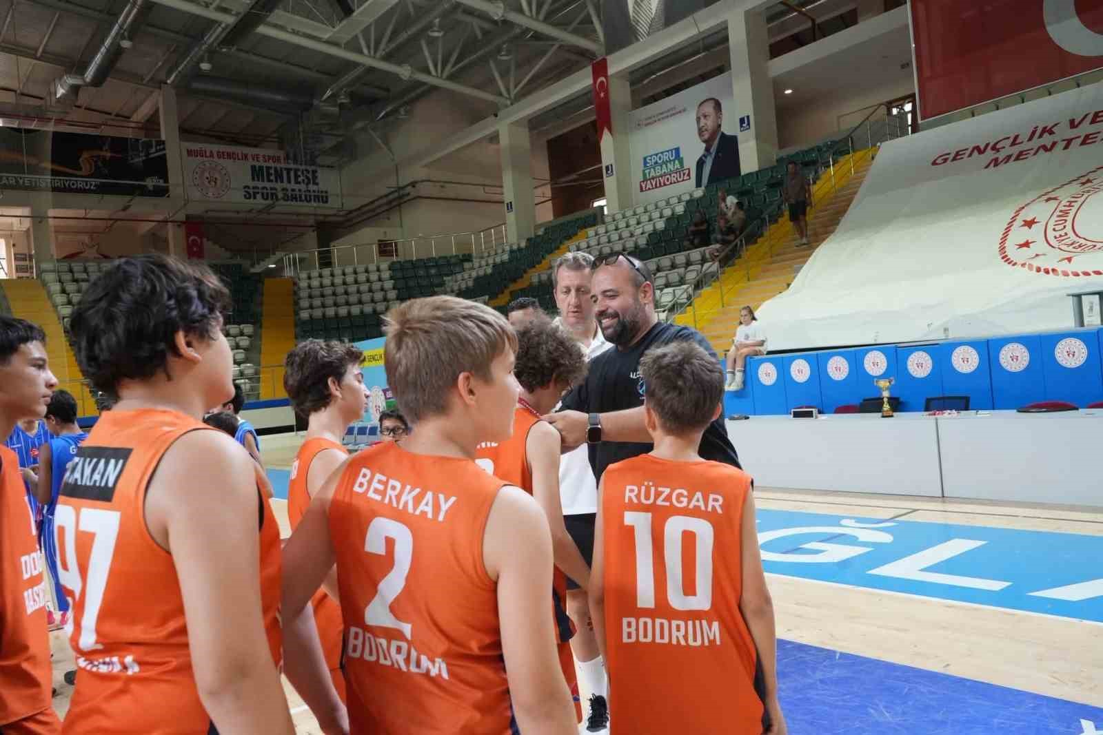 Menteşe&rsquo;de Zafer Bayramı coşkusu parkeye yansıdı
