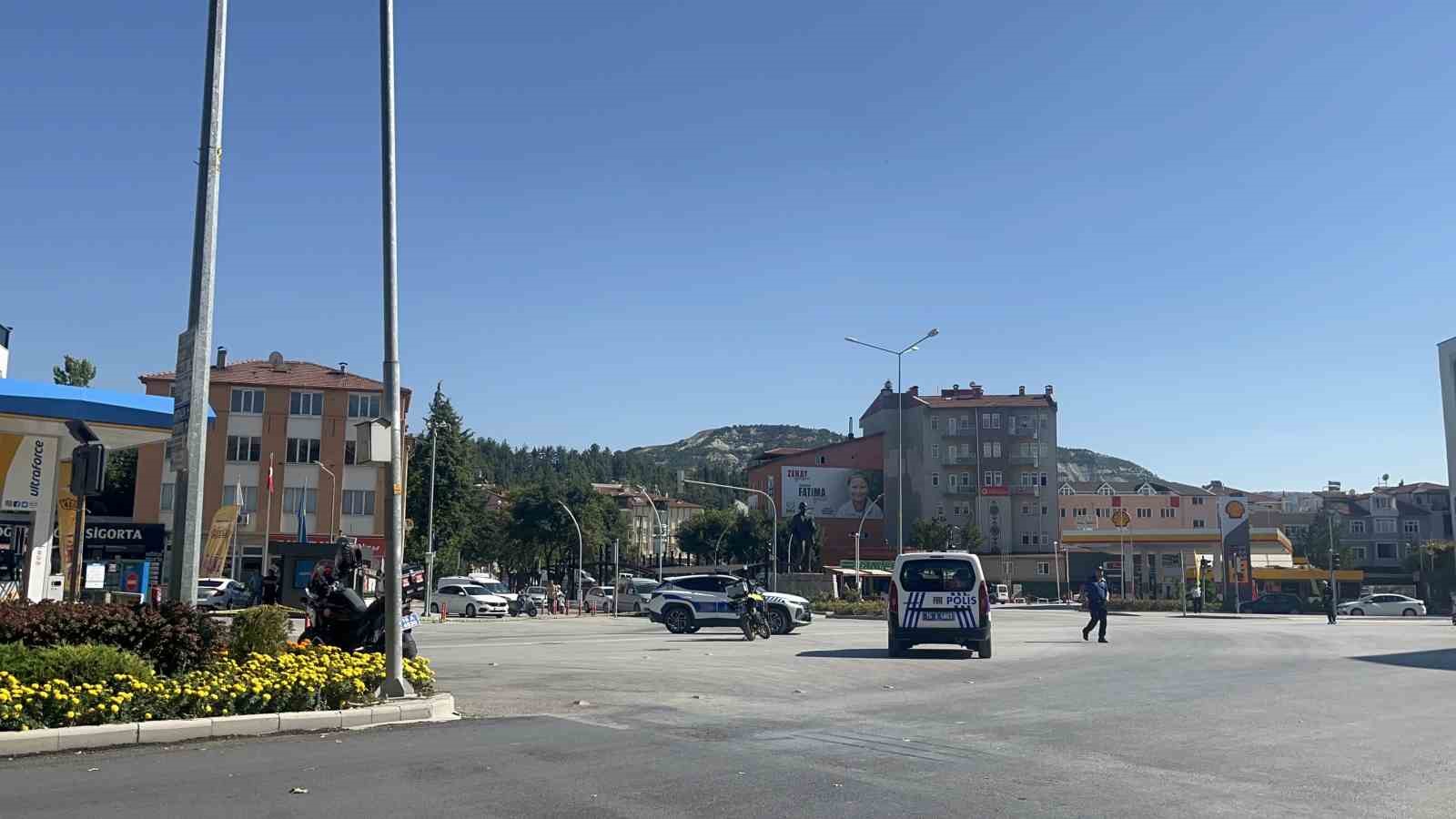 Burdur&rsquo;da ş&uuml;pheli &ccedil;anta f&uuml;nye ile patlatıldı