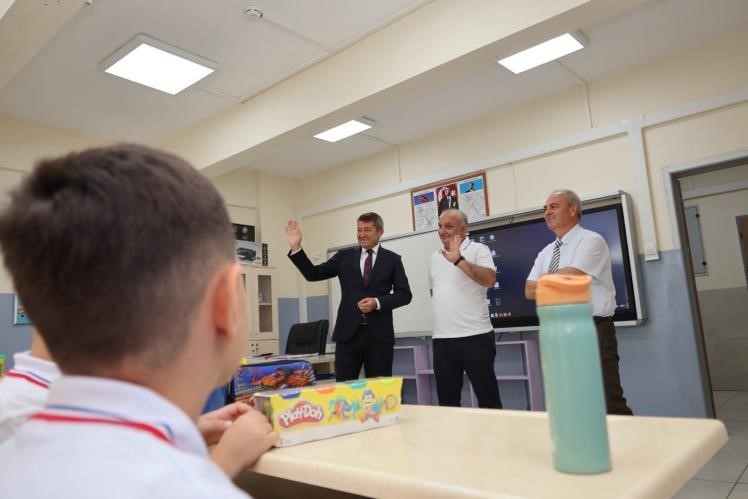 İl Müdürü Şimşek minik öğrencilerle bir araya geldi