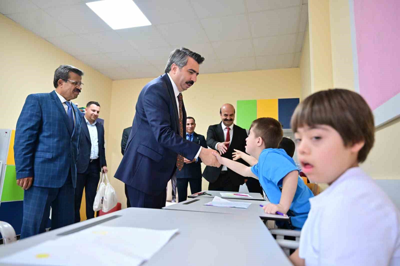 Başkan Oktay Yılmaz, &ouml;zel &ouml;ğrencilerin heyecanına ortak oldu