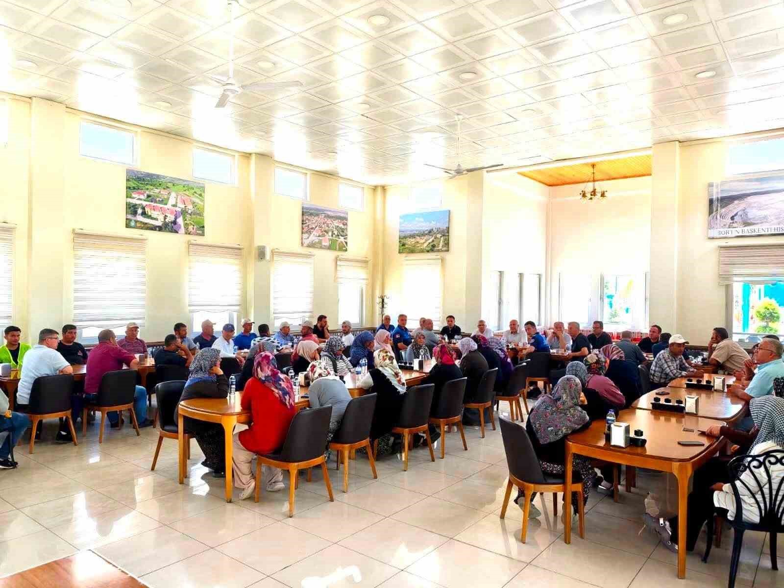 Hisarcık Belediye Başkanı Demirtaş, belediye personeliyle bir araya geldi
