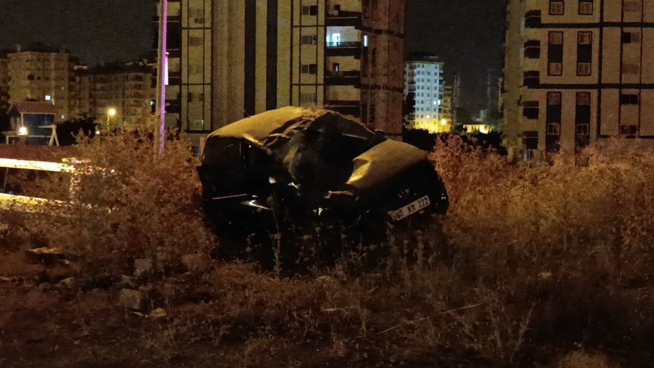 Adana’da takla atan otomobildeki 2 kişi yaralandı