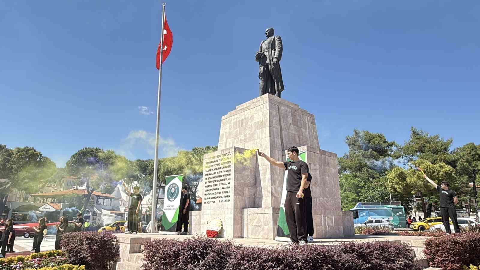Menteşe Anadolu Lisesi’nde 3. Geleneksel Veda Yürüyüşü gerçekleşti