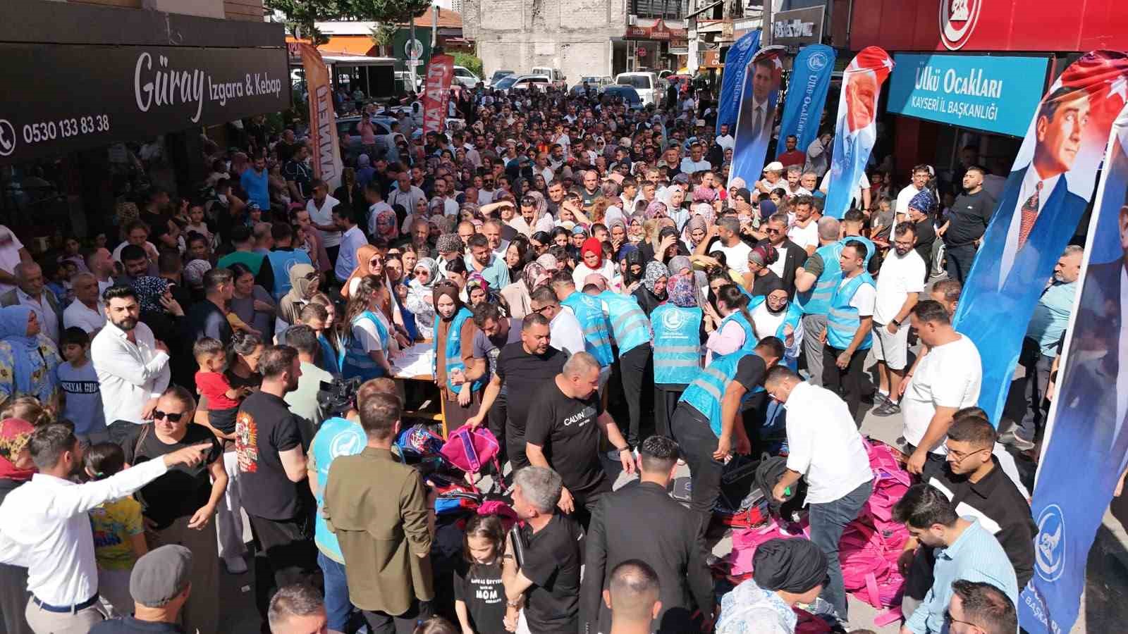 &Uuml;lk&uuml; Ocakları Kayseri İl Başkanlığı&rsquo;ndan 5 bin &ouml;ğrenciye kırtasiye desteği
