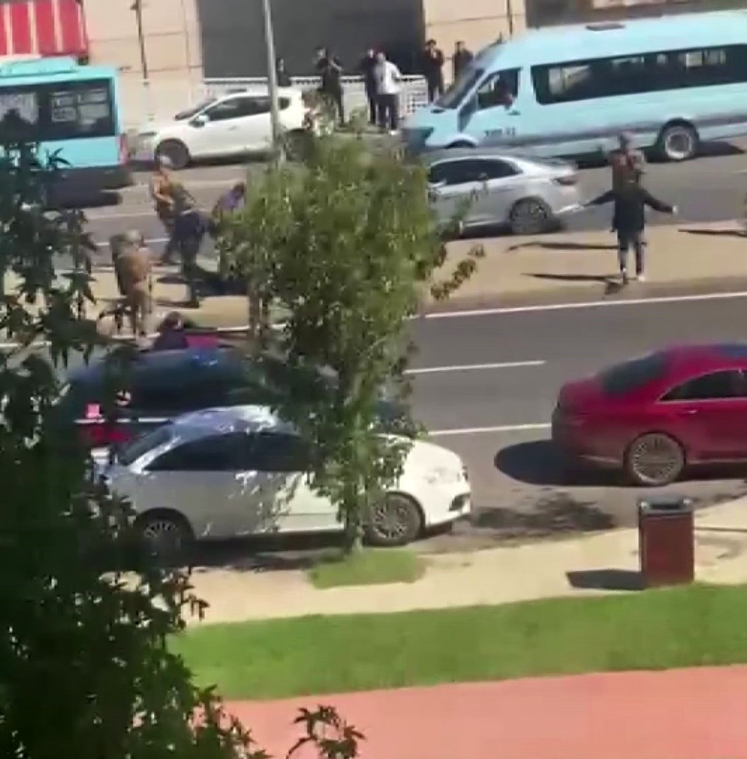 Pendik’te cadde üzerinde bıçakla dolaşan şahıs etkisiz hale getirildi