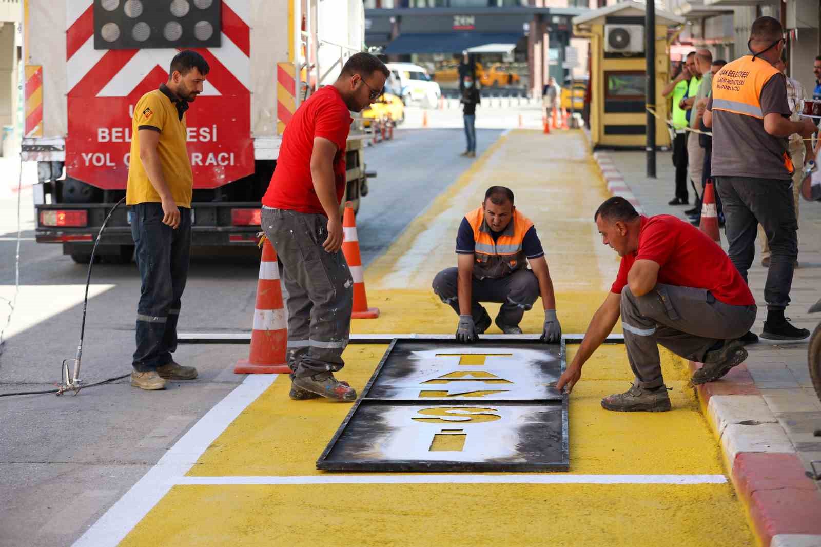 Uşak’ta yol çizgileri yenileniyor