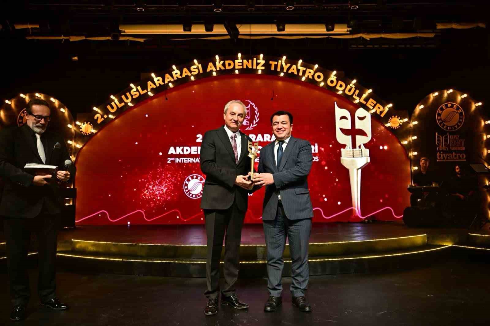 Akdeniz Tiyatro Ödülleri sahiplerini buldu