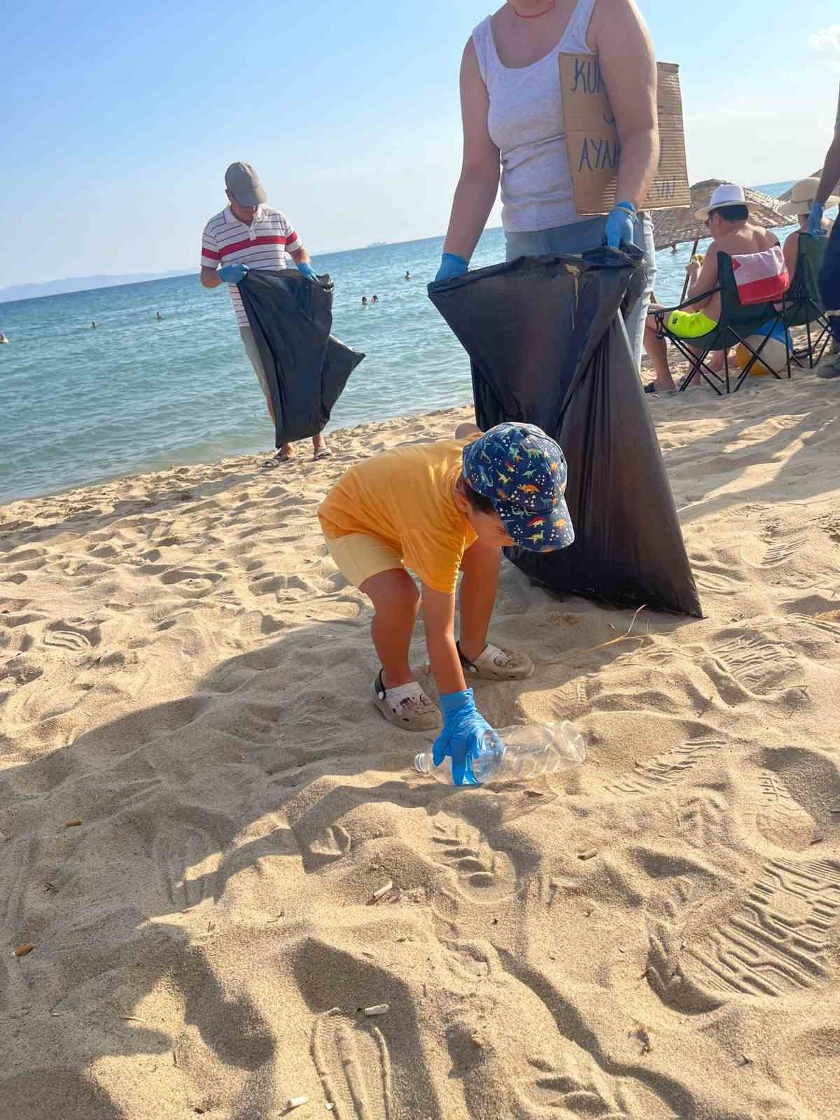 Çevre bilincine dikkat çekmek için Saros Körfezi’nde temizlik yaptılar