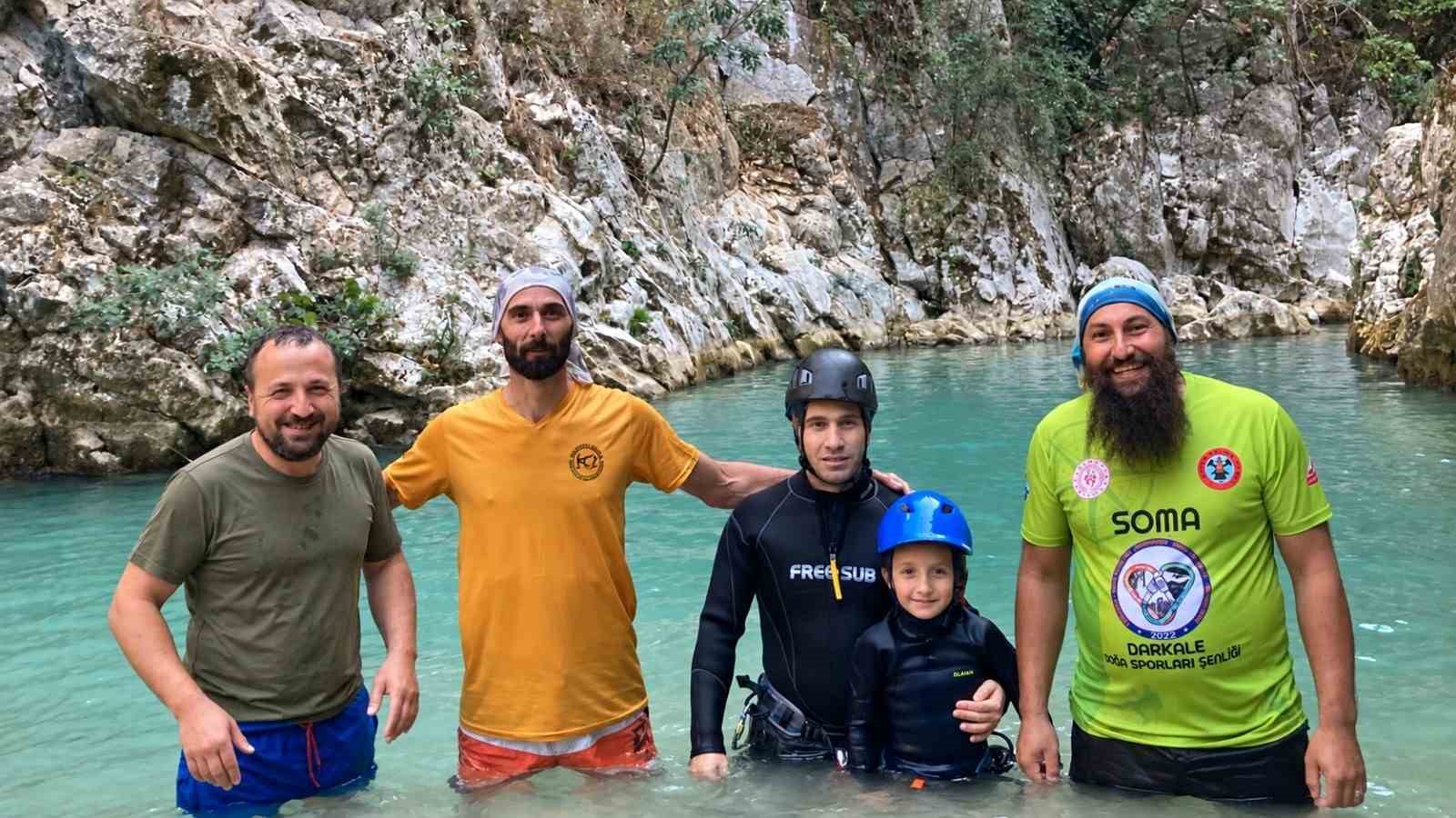 Bursa&rsquo;nın en gen&ccedil; kanyoncusu: 8 yaşındaki Asya, Abadiye Kanyonu&rsquo;nu ge&ccedil;ti