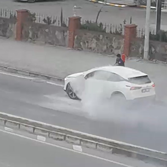 Sinop&rsquo;ta SUV tipi ara&ccedil;ta yangın paniği