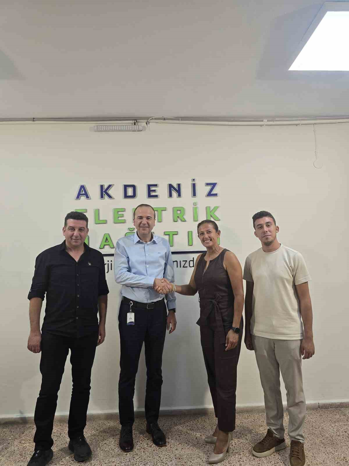 Carettalar için deniz yoluna LED ışık döşendi