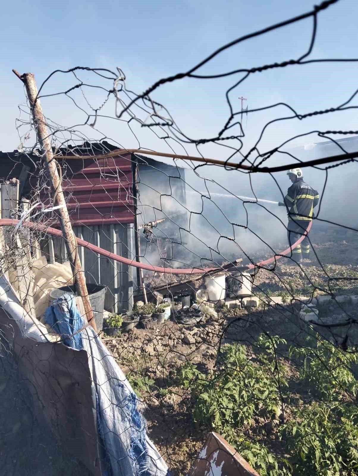 Antakya’da odunluk yangını