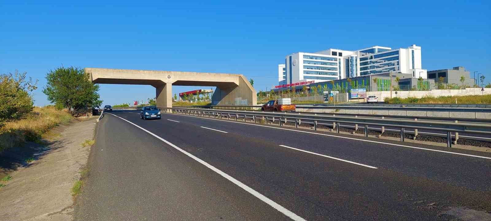 Tekirdağ&rsquo;da Şehir Hastanesi ulaşımını rahatlatacak k&ouml;pr&uuml;l&uuml; kavşakta &ouml;nemli aşama