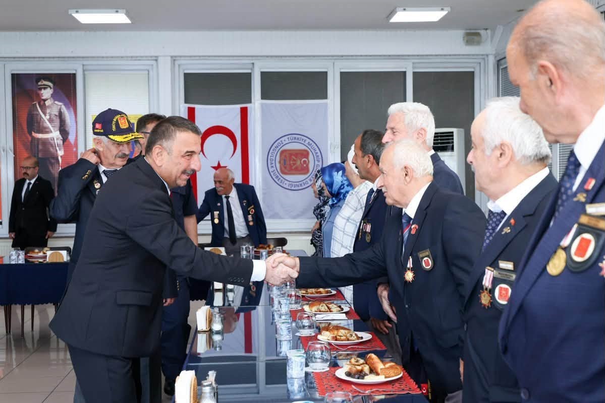 Vali Hacıbektaşoğlu, Kıbrıs gazileriyle bir araya geldi