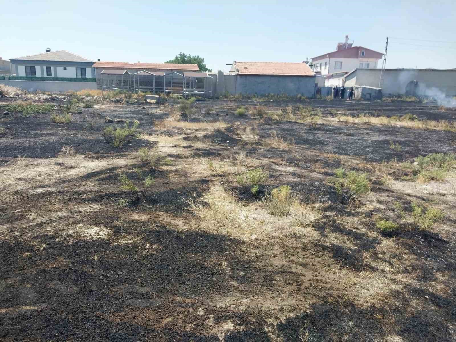 Karapınar’da ot yangını paniğe neden oldu