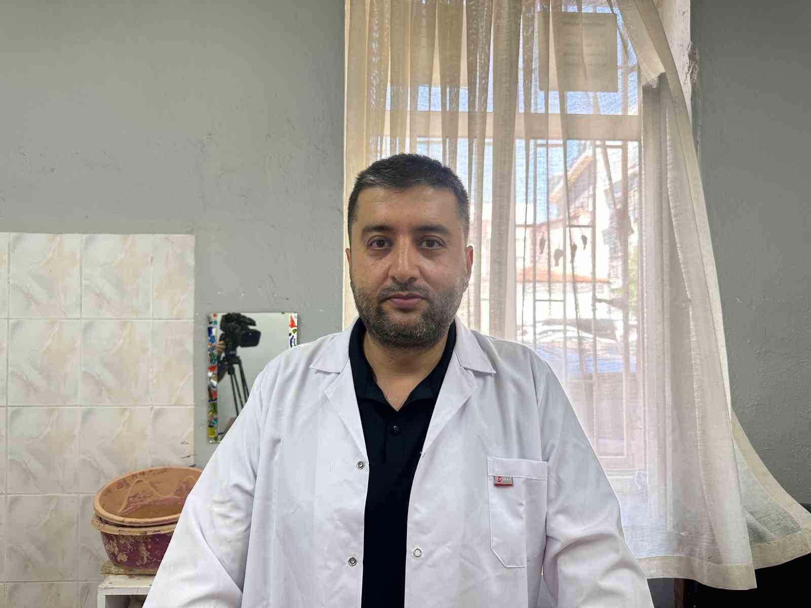 El ile şekillendirilen seramiğin fırından çıkıp son halini alması 1 hafta sürüyor