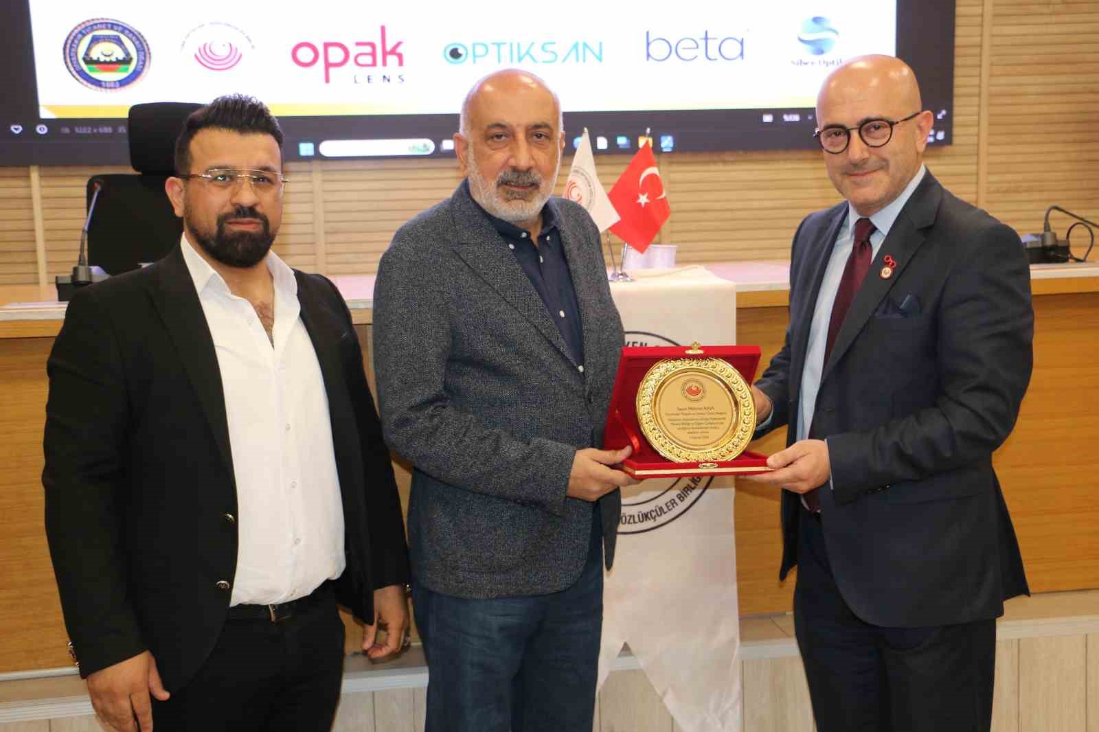 Diyarbakır’da ’Optisyenlik Meslek Birliği Eğitim Çalıştayı’ düzenlendi