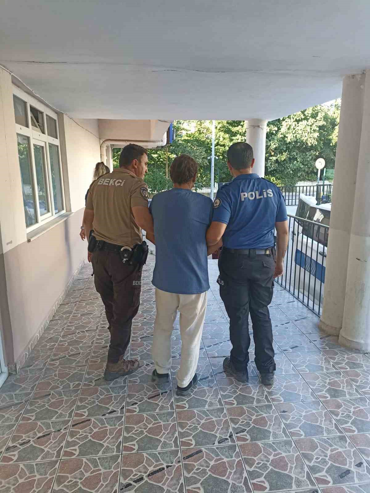 Kavga sırasında t&uuml;fekle etrafa ateş a&ccedil;an şahıs tutuklandı