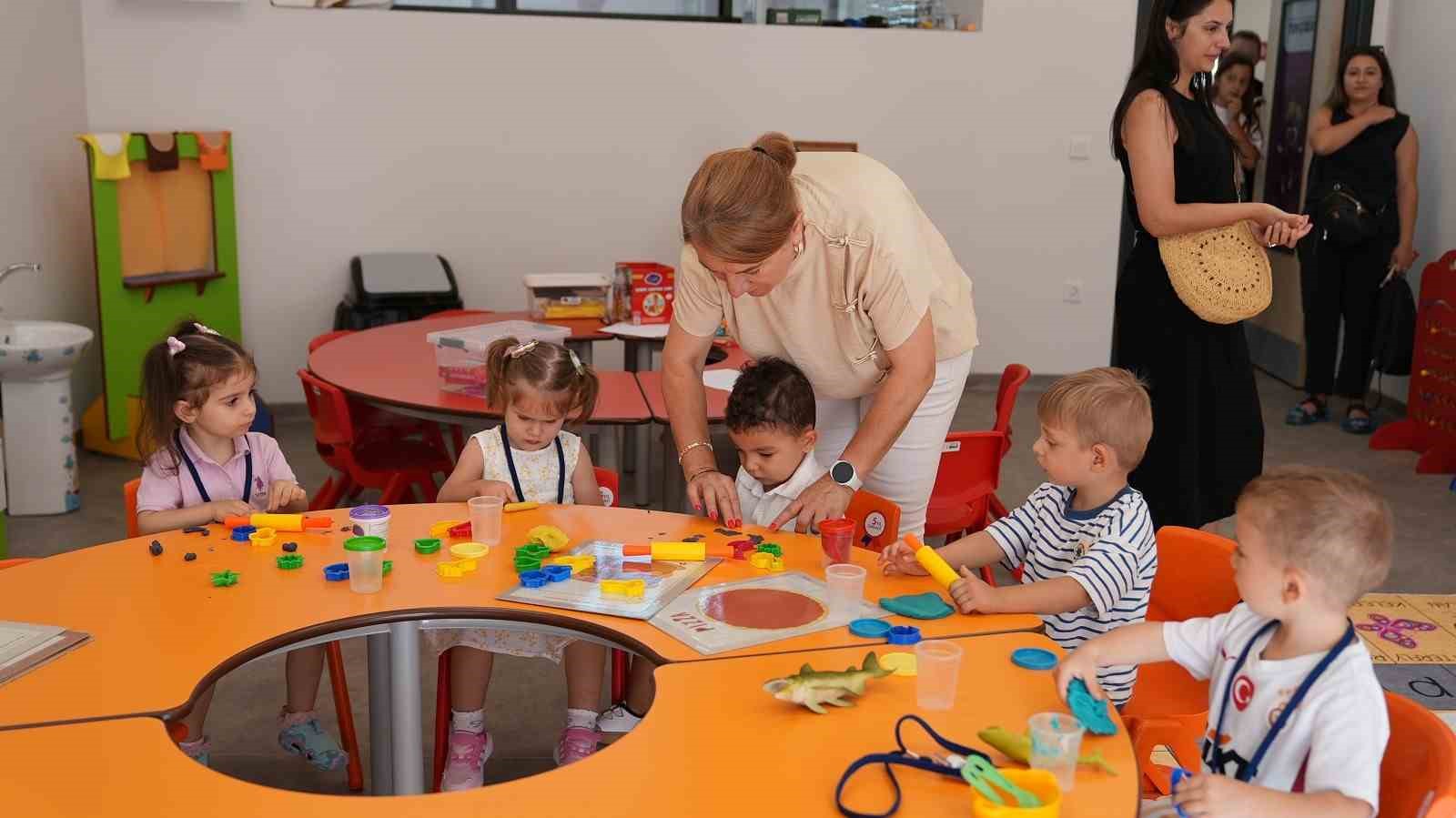 Muratlı’da gündüz bakımevinde ilk ders heyecanı