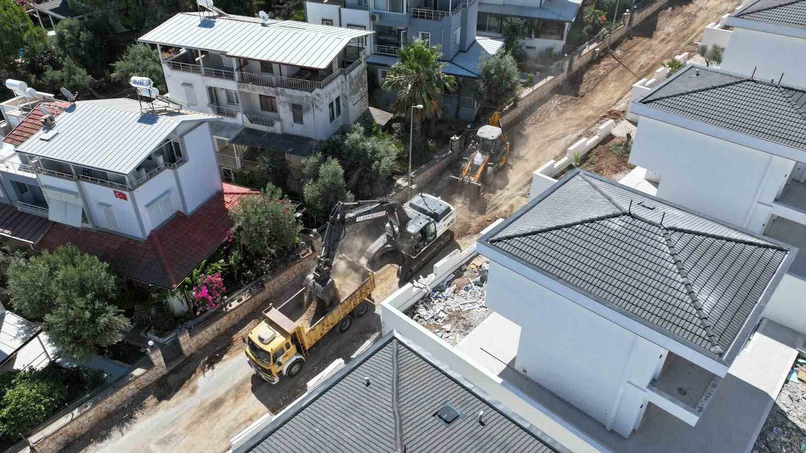 Didim Belediyesi Akbük’te yol yapım çalışmalarını genişletiyor