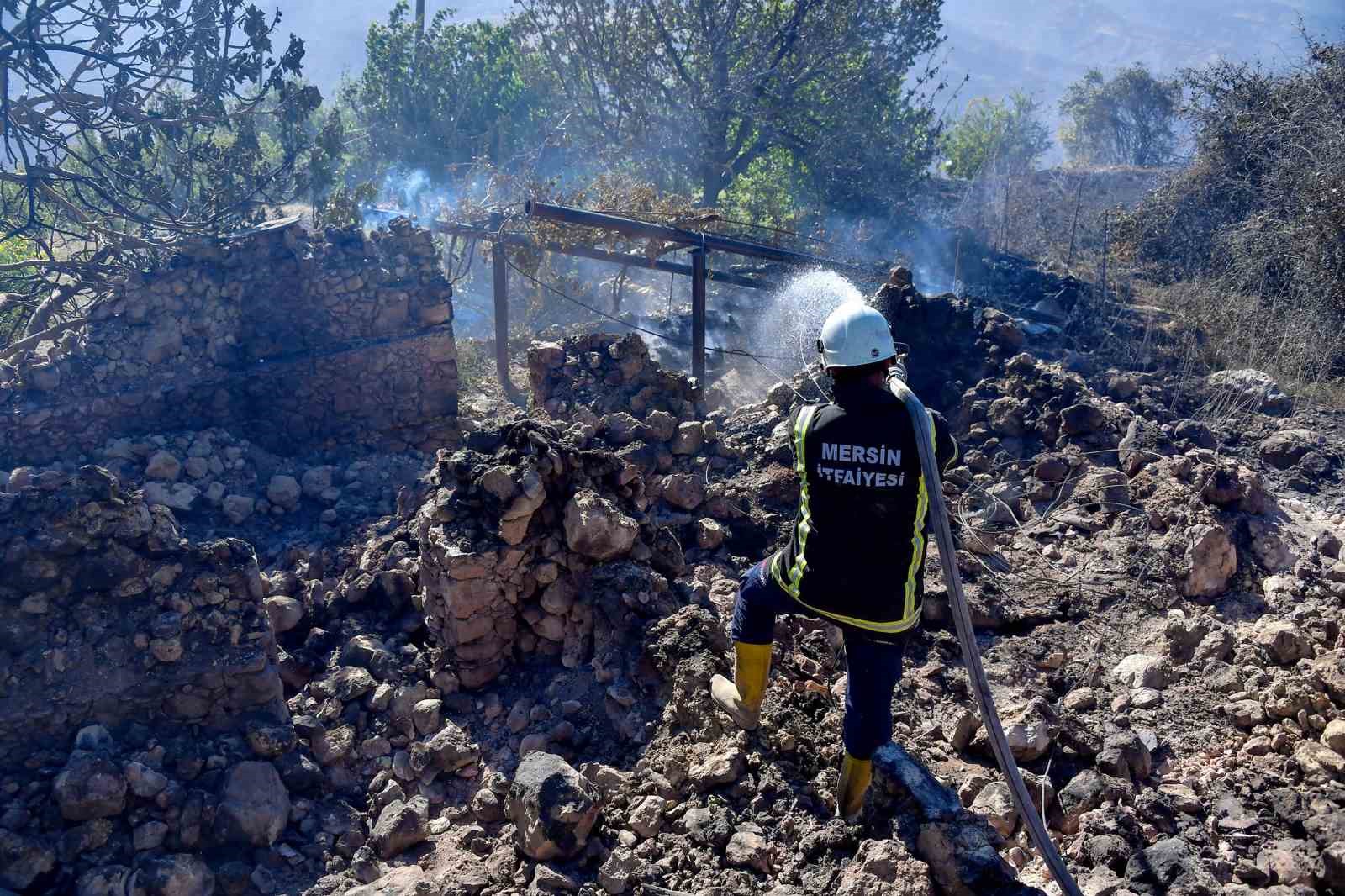 Mersin&rsquo;de itfaiye yılın ilk yarısında 8 bin 37 vakaya koştu