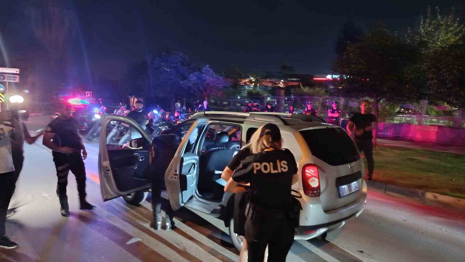 Adana&rsquo;da huzur ve g&uuml;ven uygulaması: 66 aranan şahıs yakalandı, 2 bin 241 adet uyuşturucu hap ele ge&ccedil;irildi