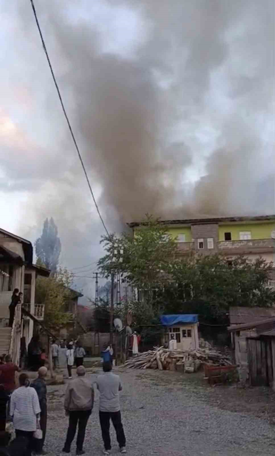 Yüksekova’da yangın
