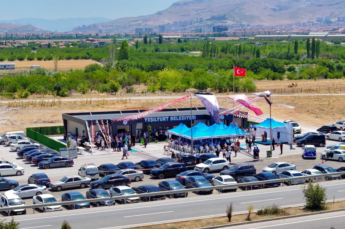 Yeşilyurt Belediyesi bir taziye evini daha hizmete sundu