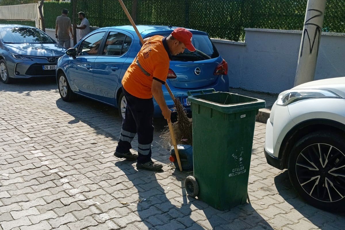 Efeler Belediyesi’nin temizlik çalışmaları aralıksız sürüyor